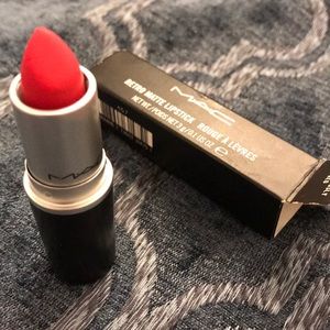 MAC relentlessly red A57 retro matte lipstick
